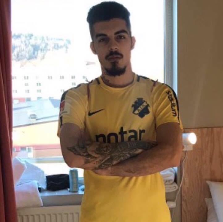 Anfallare Söker Nytt Lag